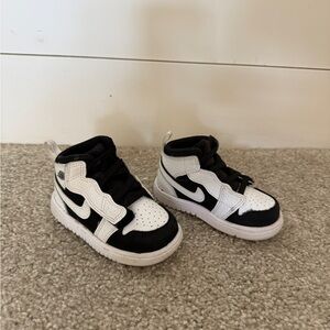 Air Jordan 1 Mid ALT Kids Black and White Sneakers
